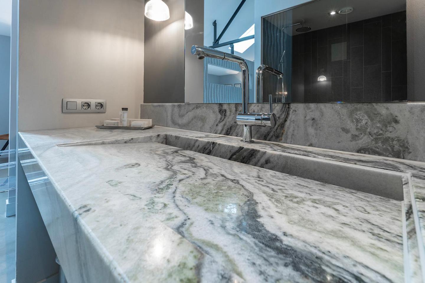 Suite With Wellness Nextdoor And Kitchen Access Oss Exterior foto