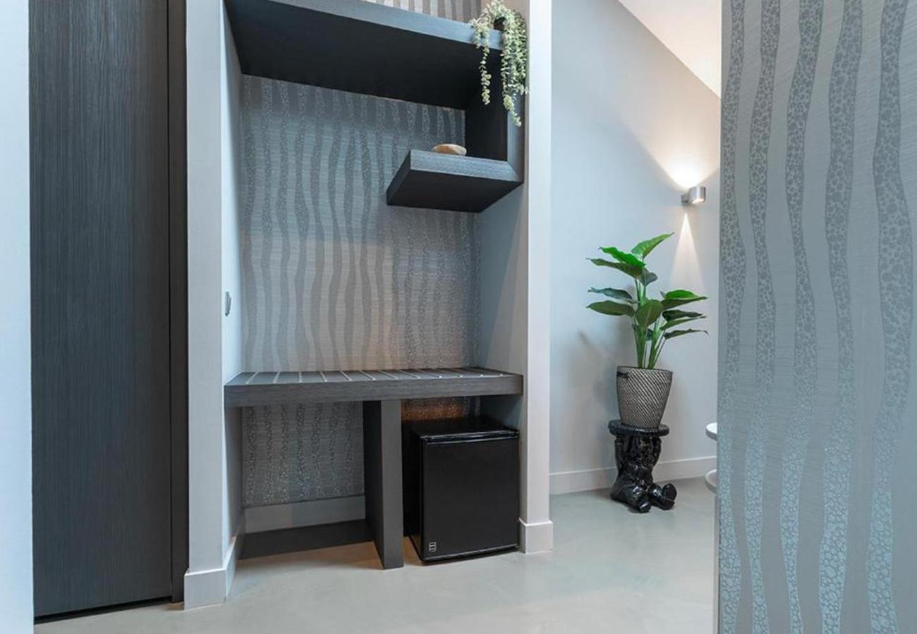 Suite With Wellness Nextdoor And Kitchen Access Oss Exterior foto